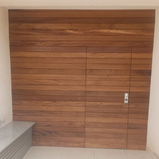 Revestimiento de Pared o Techo machihembrado de Iroko