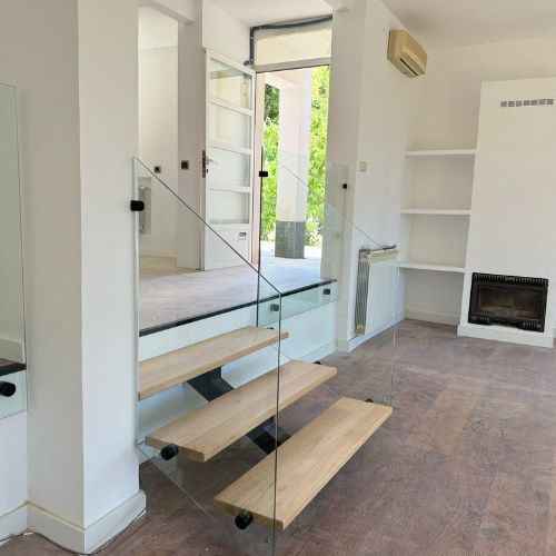 Peldaño de escalera en madera de roble