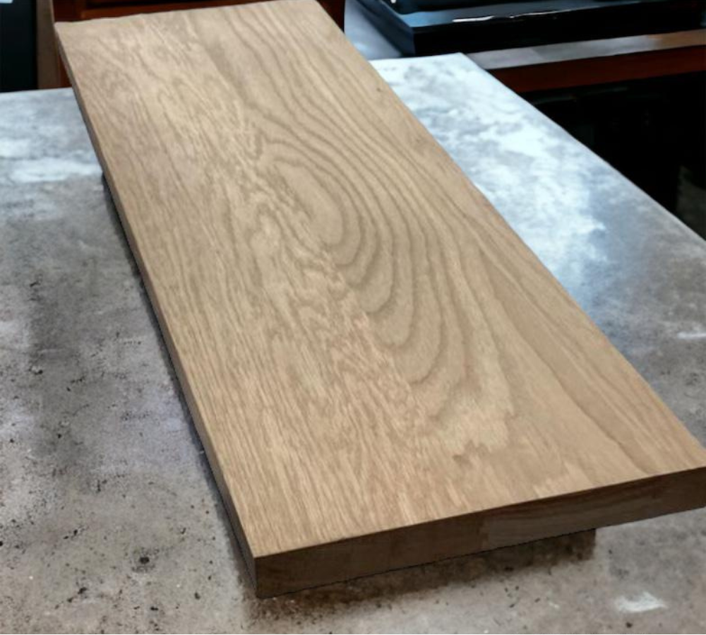 Peldaño de escalera en madera de roble